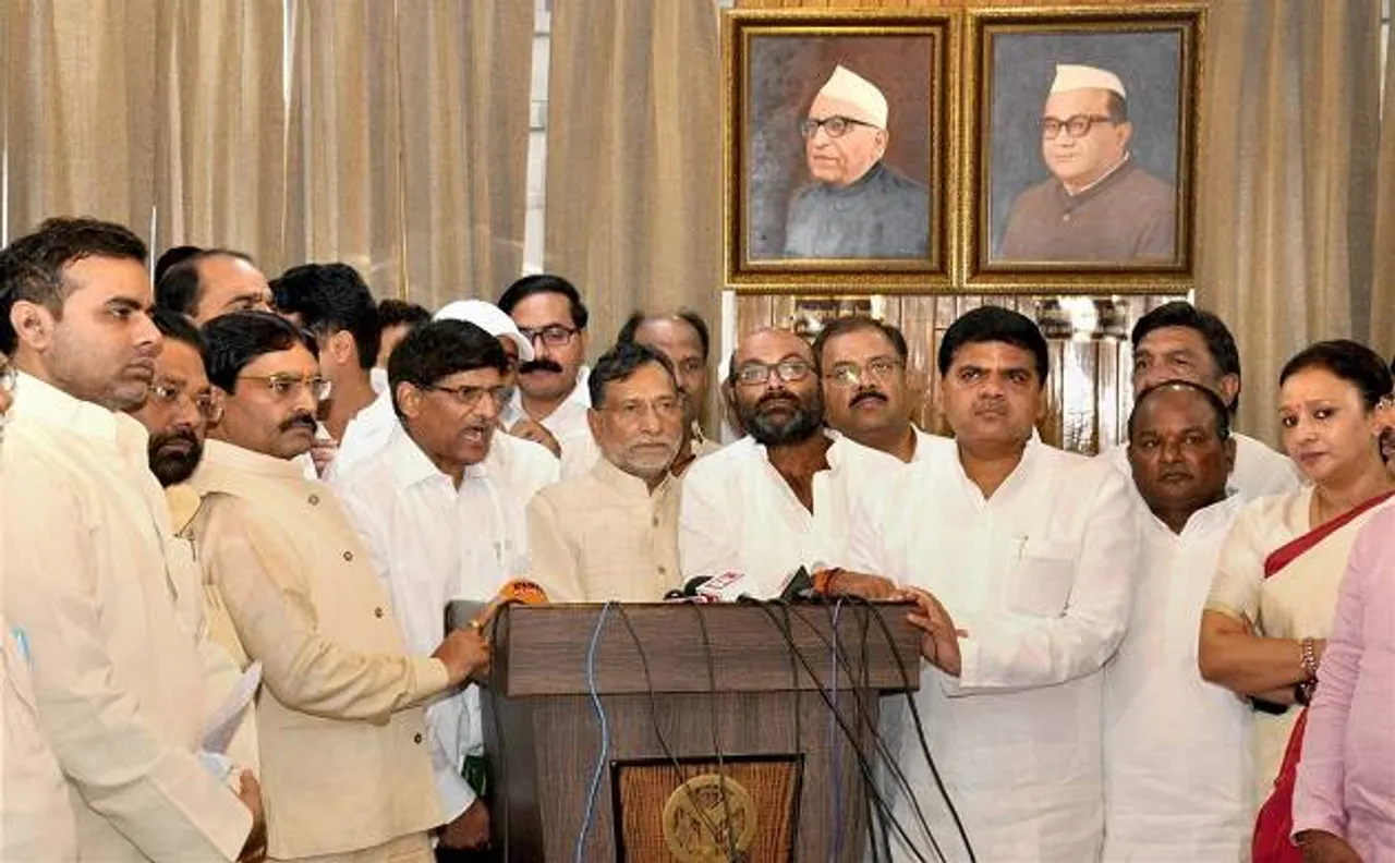 यूपी विधानसभा: बजट भाषण से नाराज विपक्ष ने पूरे सत्र का बहिष्कार किया
