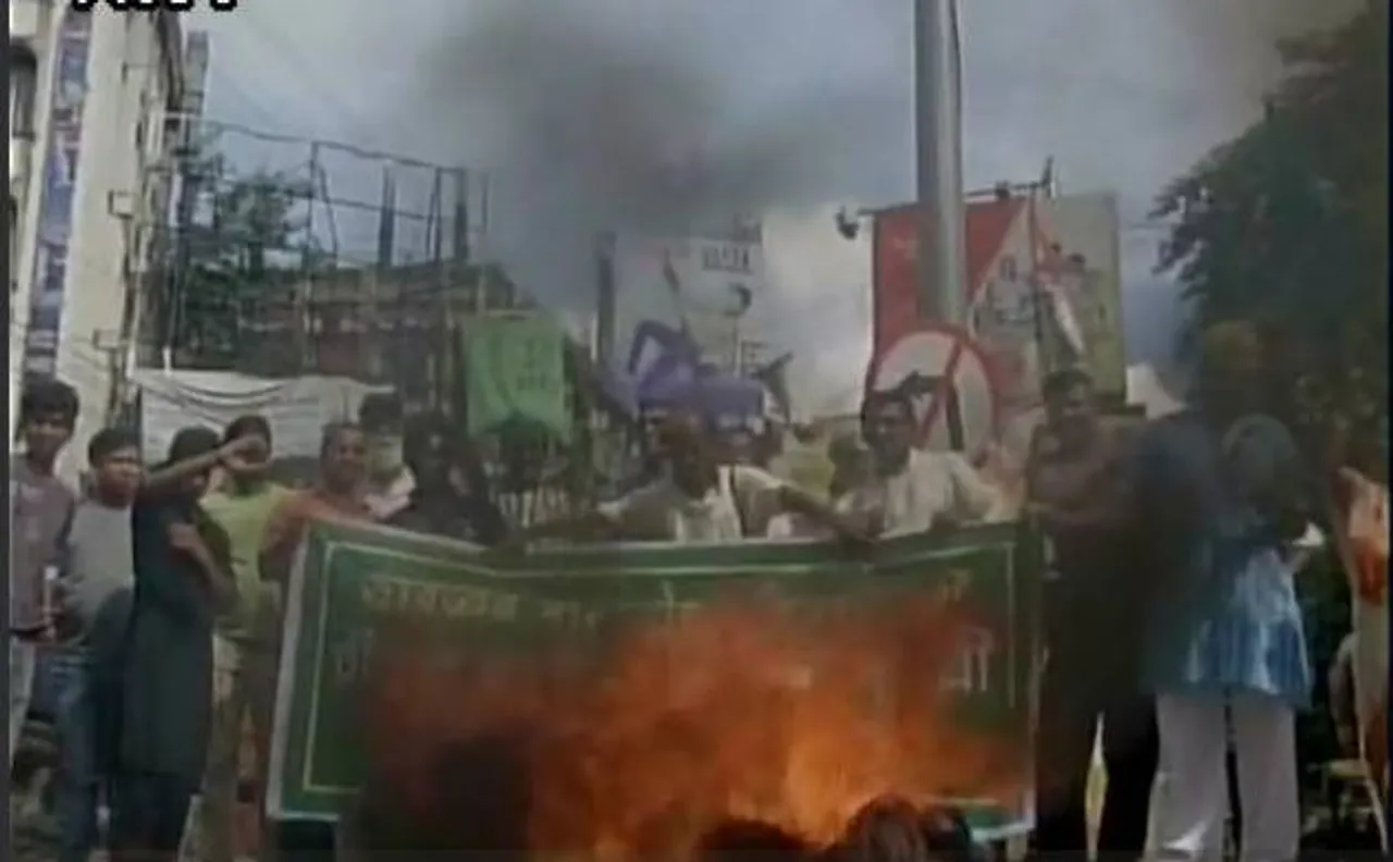 सीमा विवाद को लेकर चीन के खिलाफ फूटा गुस्सा, सिलीगुड़ी में जलाए चीनी प्रॉडक्ट्स