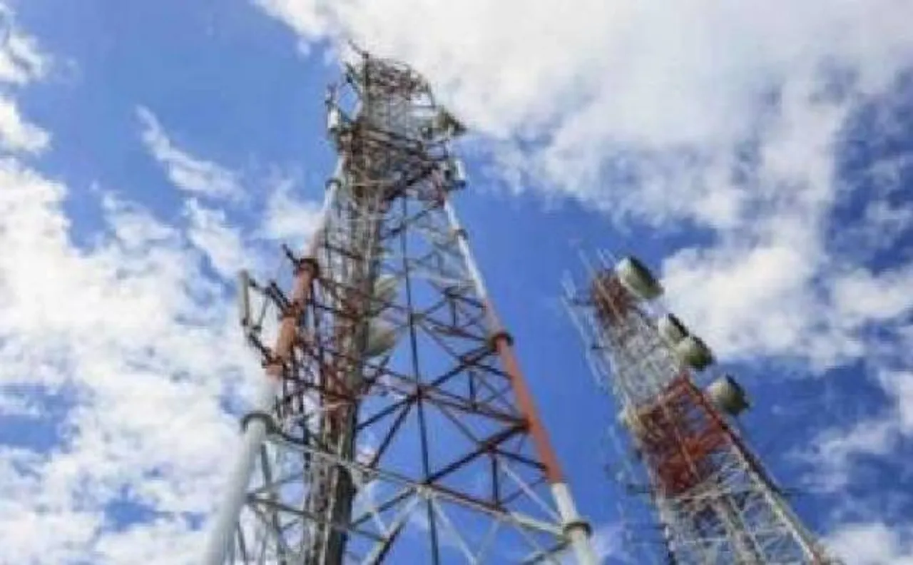 CAG: एयरटेल, वोडाफोन समेत 6 टेलीकॉम कंपनियों ने सरकार को लगाई 7700 करोड़ रुपये का चूना
