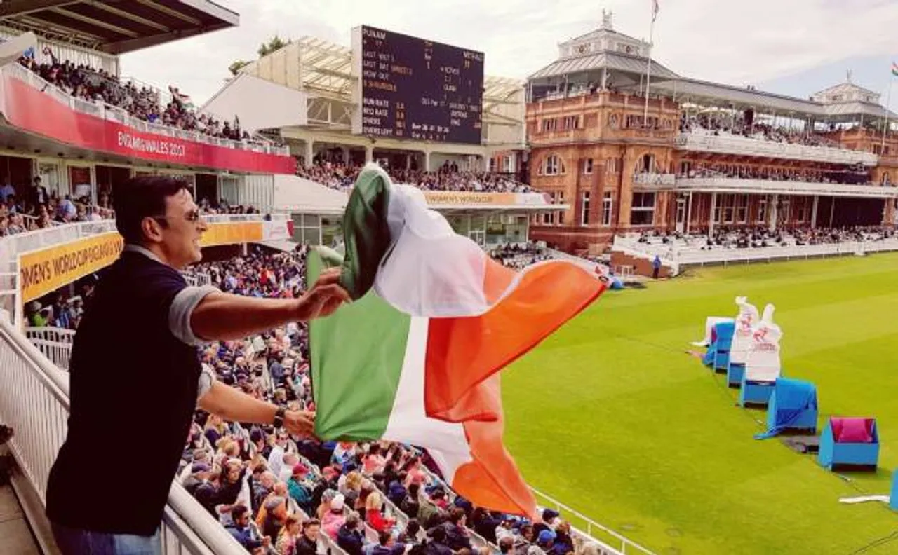 ICC Women's World Cup: अक्षय कुमार ने फाइनल मैच देखने के लिए दौड़ कर नंगे पांव पकड़ी ट्रेन