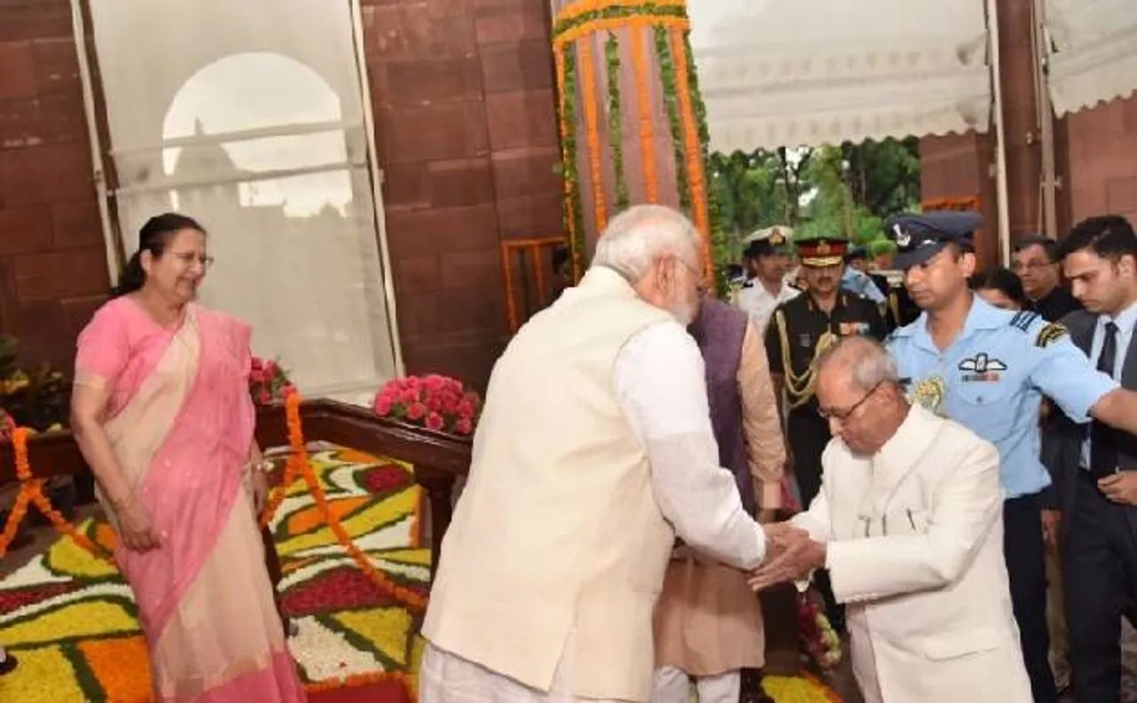प्रणब मुखर्जी की मोदी सरकार को सलाह, कहा- ज़रूरी हो तभी लाएं अध्यादेश