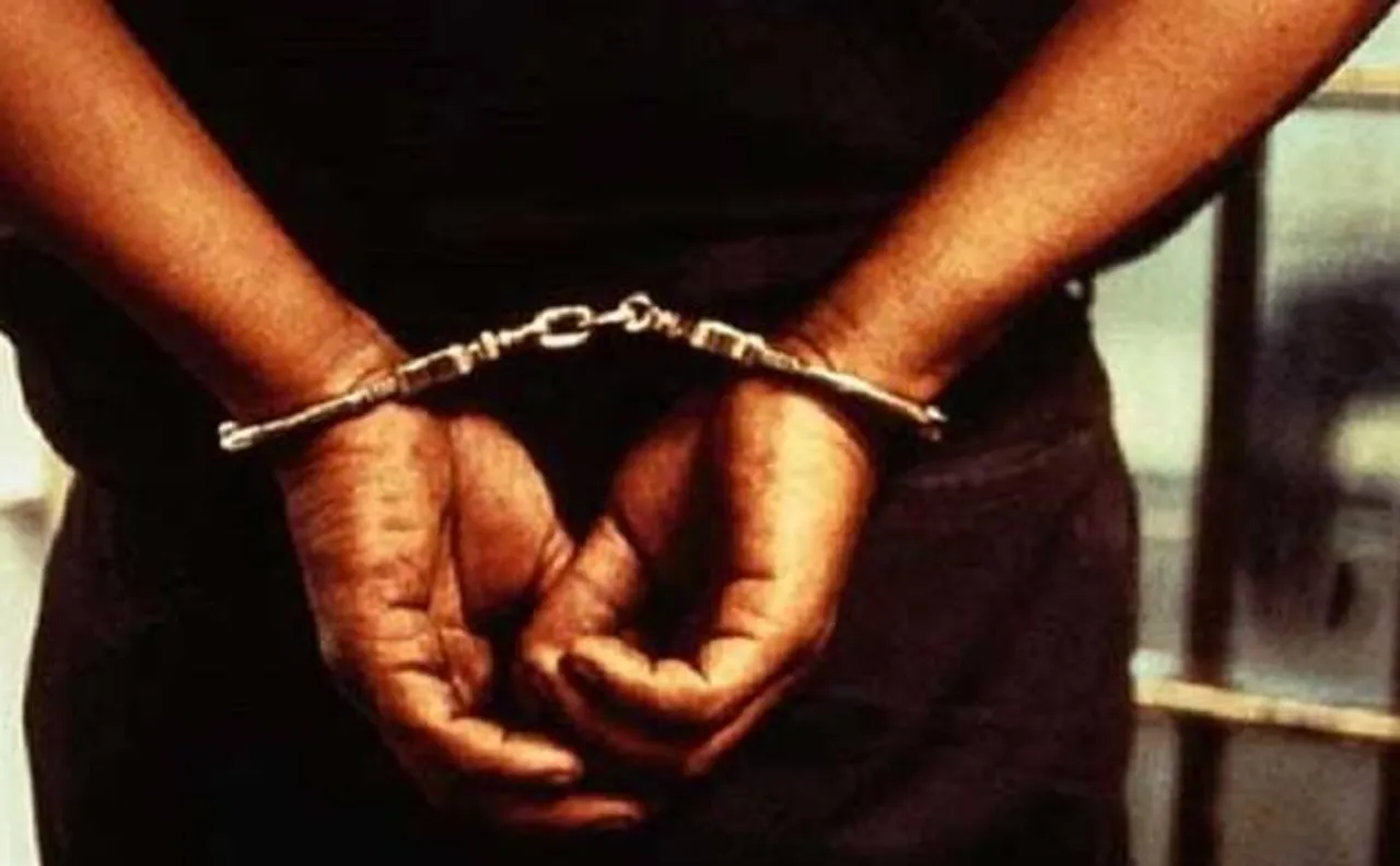 जम्मू-कश्मीर: पुलिस के साथ मिलकर कर रहे थे ड्रग्स की तस्करी, 10 गिरफ्तार