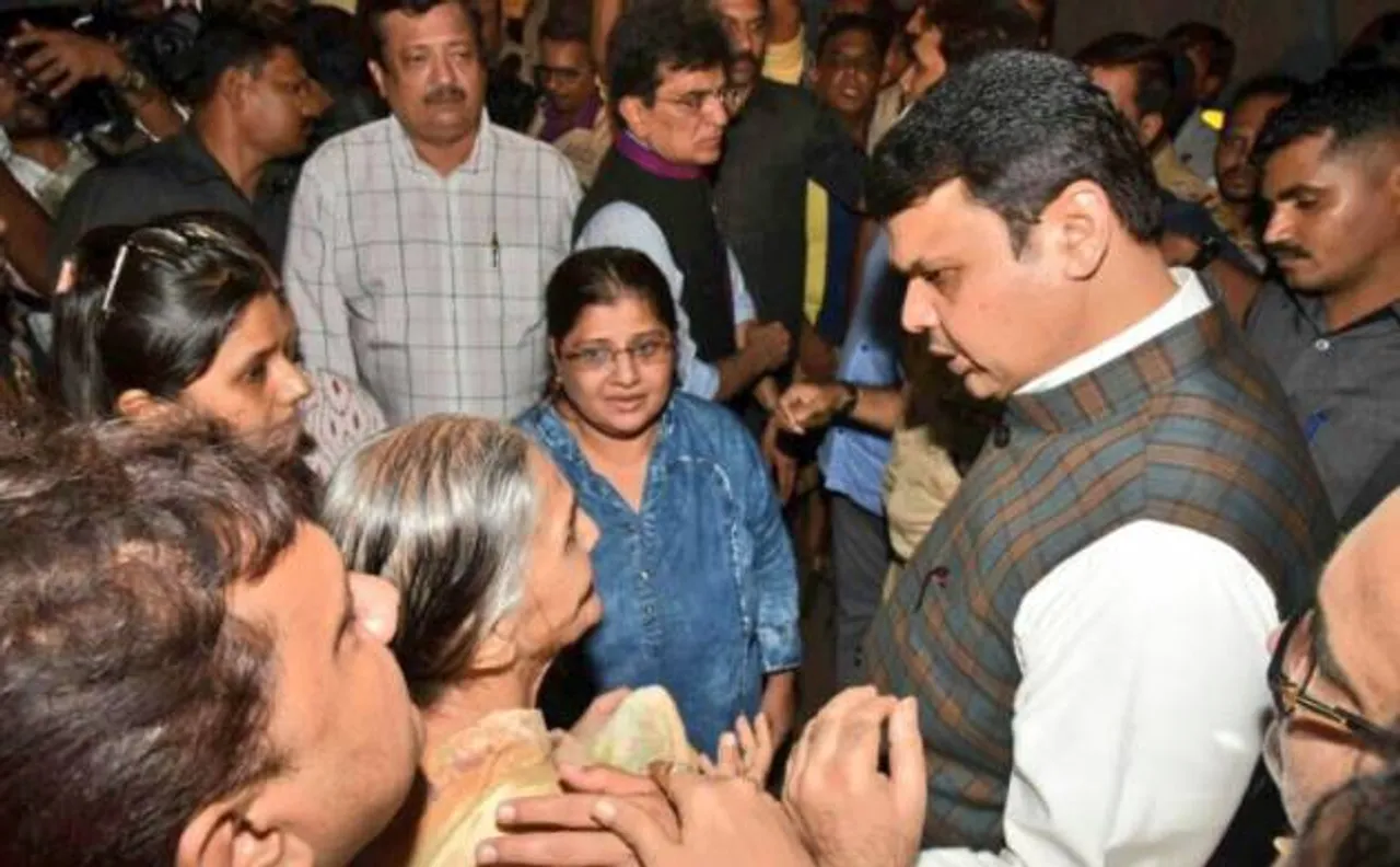 मुंबई: घाटकोपर में इमारत गिरने से 17 की मौत, शिवसेना नेता गिरफ्तार