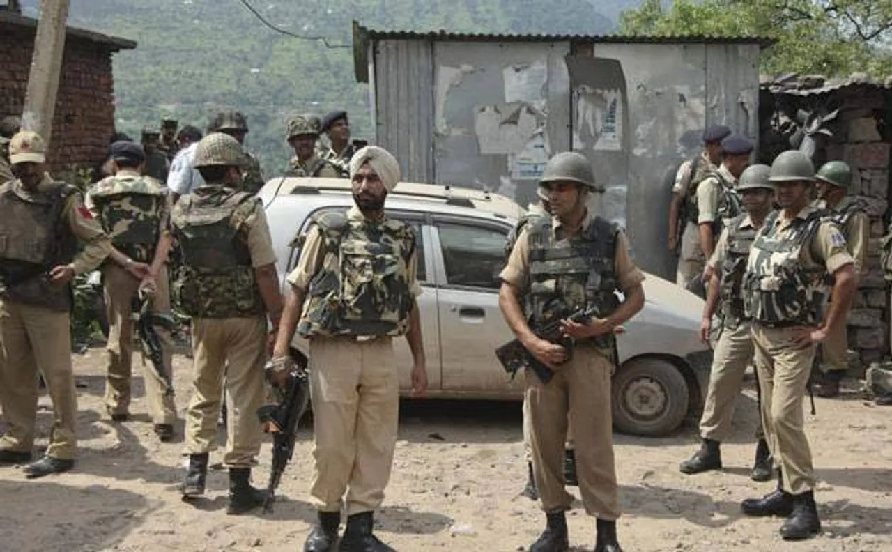 जम्मू-कश्मीर में आतंकियों ने पुलिसकर्मी की हत्या की