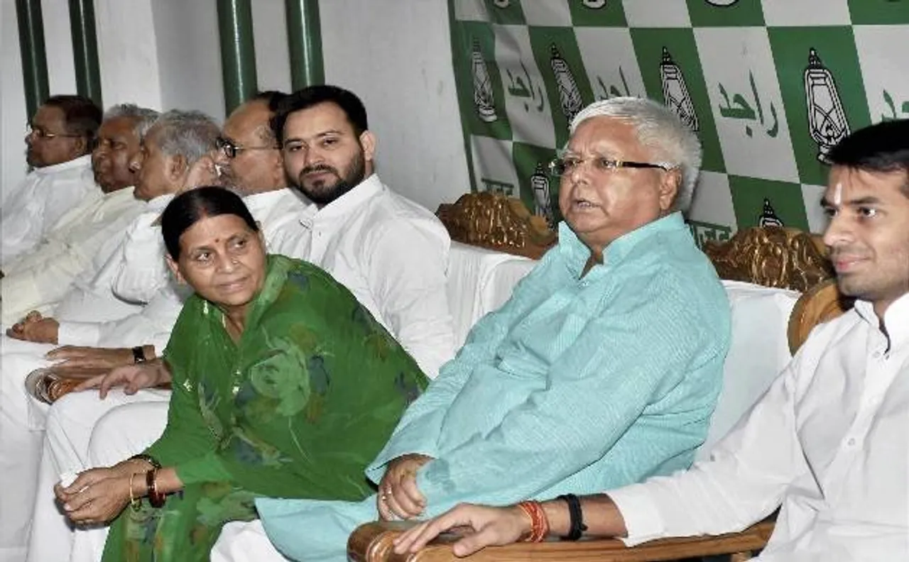 लालू-तेजस्वी को एक और झटका, रेलवे टेंडर मामले में ED ने दर्ज किया मनी लॉन्ड्रिंग का केस