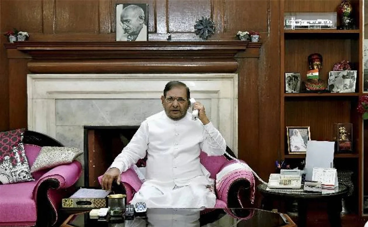 जेडीयू का शरद यादव खेमा नाराज, लालू यादव नीतीश के 'फ्लोर टेस्ट' को बना सकते हैं 'लिटमस टेस्ट'