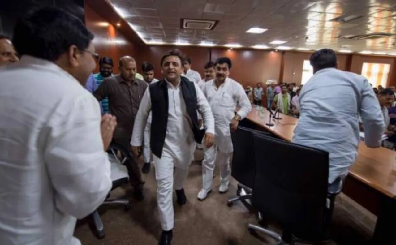अखिलेश यादव ने दिये संकेत, मायावती की चुनाव में करेंगे मदद