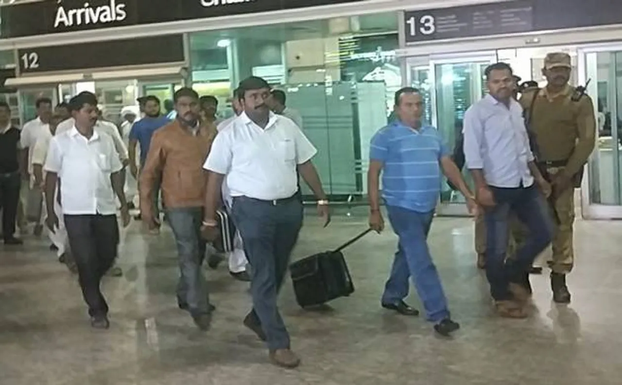 विधायकों की खरीद फरोख्त को लेकर चुनाव आयोग पहुंची कांग्रेस