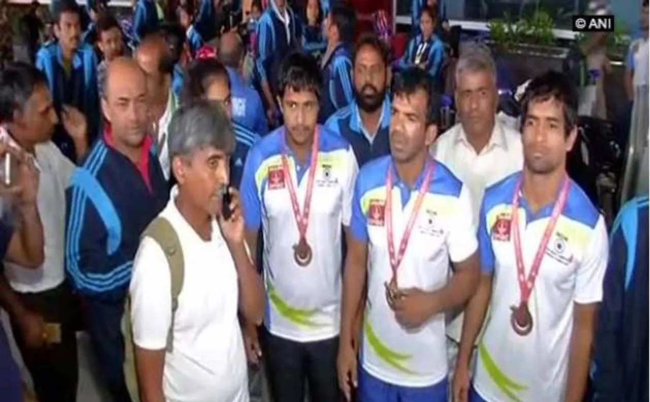 भारतीय बधिर ओलंपिक टीम सरकार से नाराज, देश के लिए गोल्ड मेडल लेकिन एयरपोर्ट पर स्वागत तक नहीं