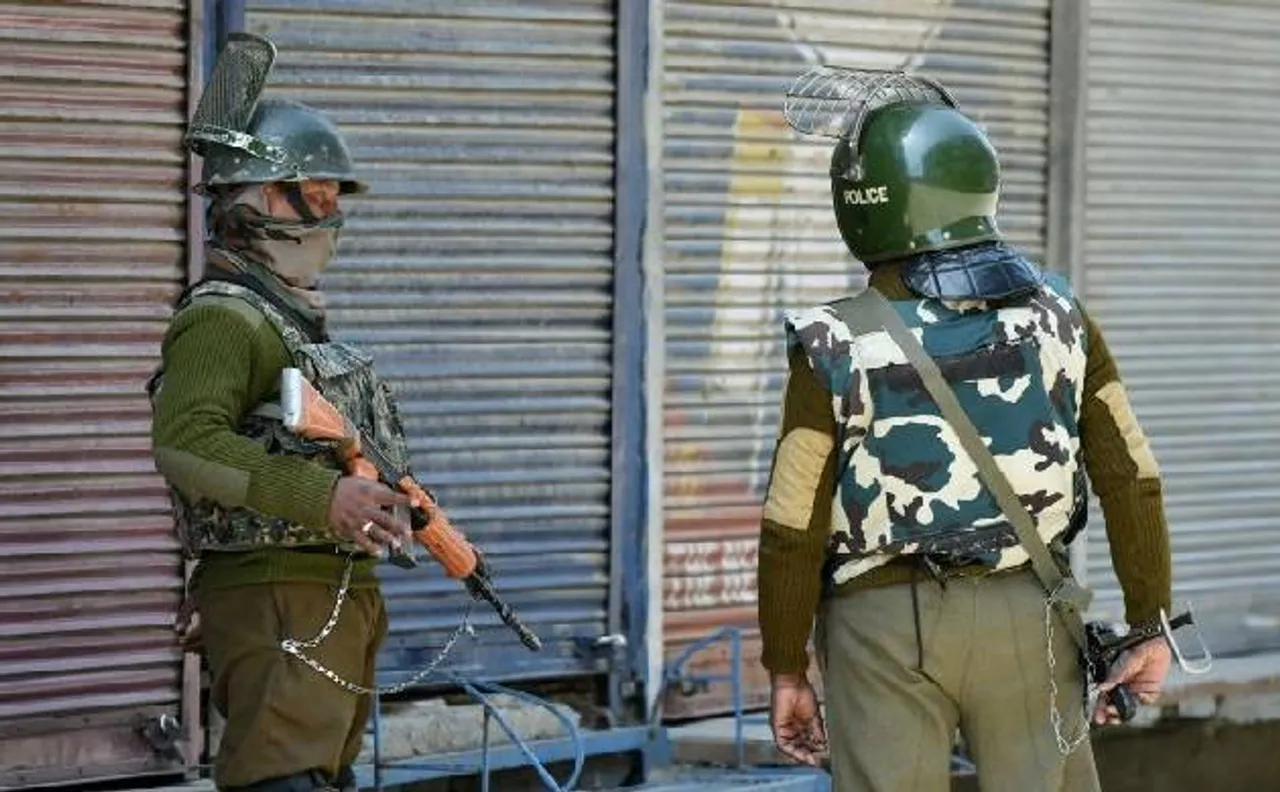 जम्मू-कश्मीरः दुजाना के बाद जवानों ने दो और आतंकियों को किया ढेर, दो एके-47 राइफल बरामद