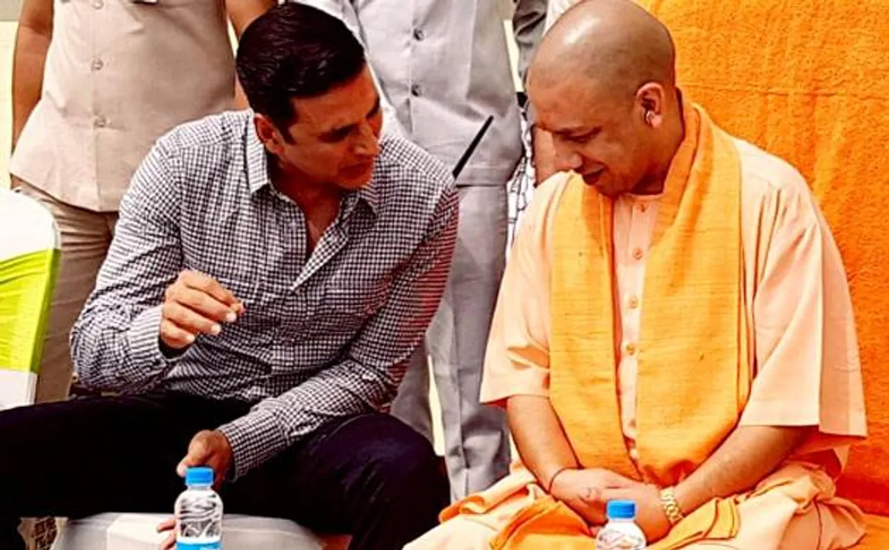 यूपी में टैक्स फ्री हुई 'टॉयलेट: एक प्रेम कथा', सीएम योगी के साथ अक्षय कुमार ने सफाई अभियान में लिया हिस्सा
