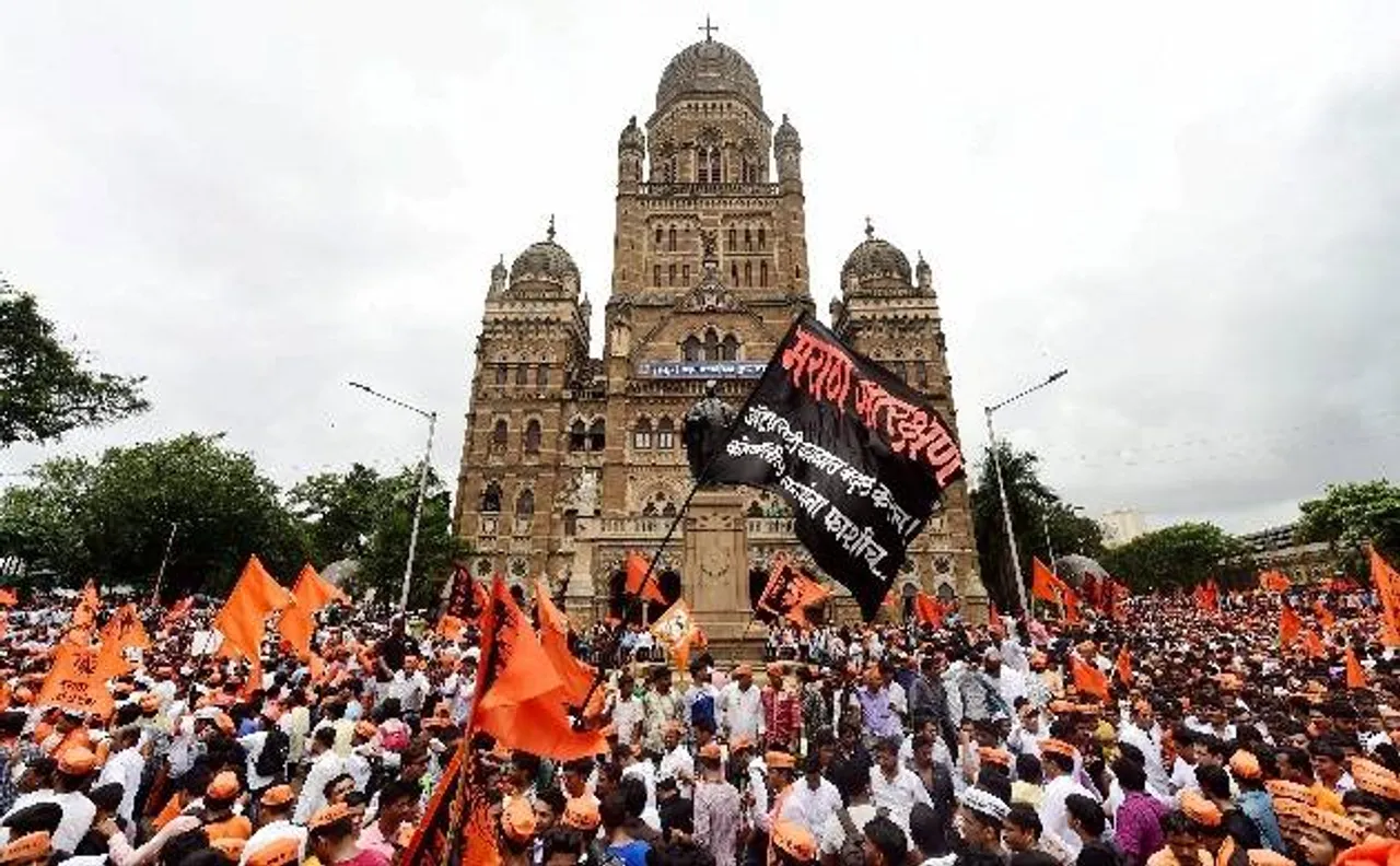 मराठा आरक्षण: फडणवीस सरकार ने बैकवर्ड क्लास कमीशन को भेजा मामला, प्रदर्शन खत्म