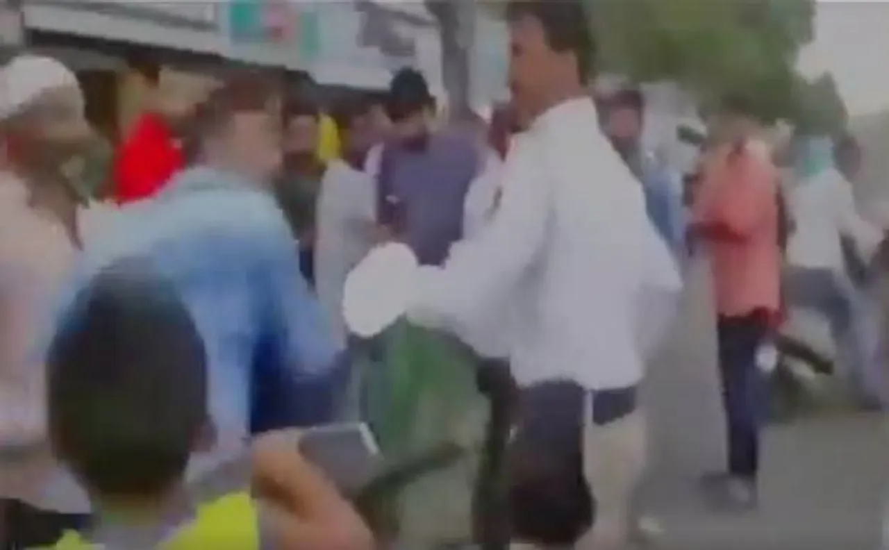 महाराष्ट्र के वसई में ट्रैफिक हवलदार की पिटाई, वीडियो वायरल
