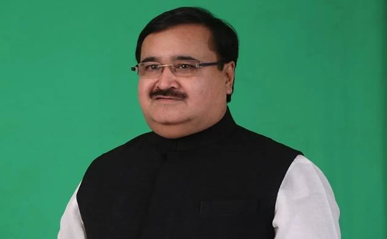 सीएम फडणवीस ने अपनी ही पार्टी के मंत्री प्रकाश मेहता के खिलाफ लोकायुक्त जांच को दी मंजूरी