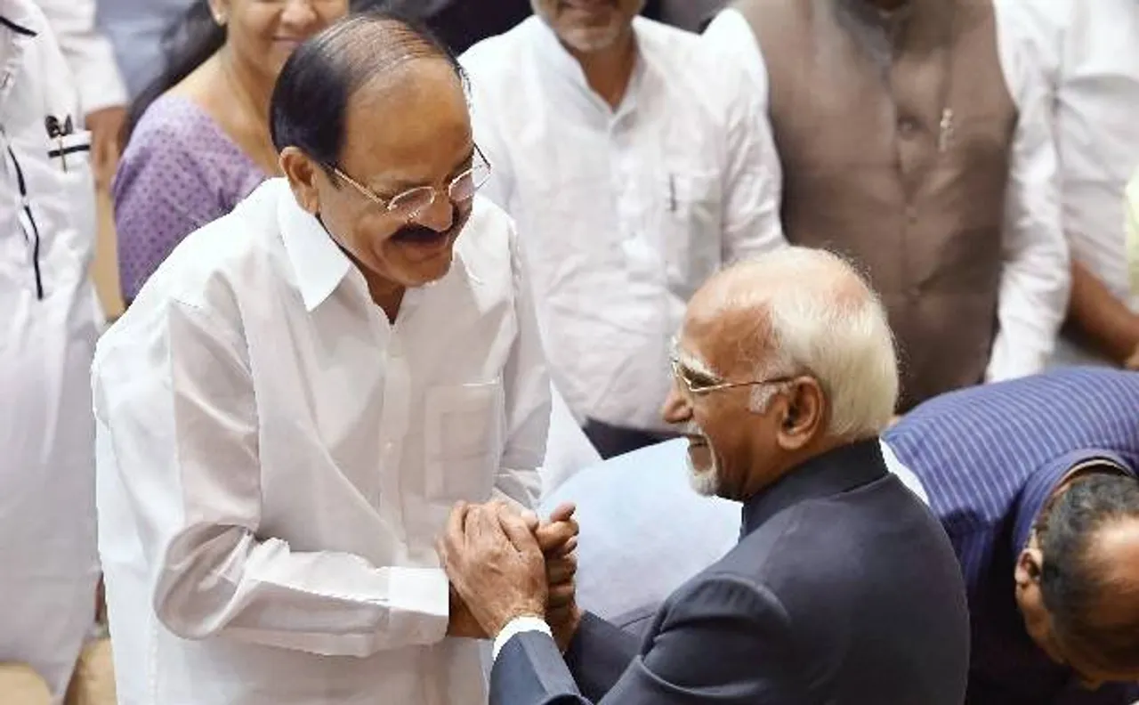 हामिद अंसारी के बयान पर नायडू बोले, अल्पसंख्यकों के बीच असुरक्षा की बात महज ‘राजनीतिक प्रचार'