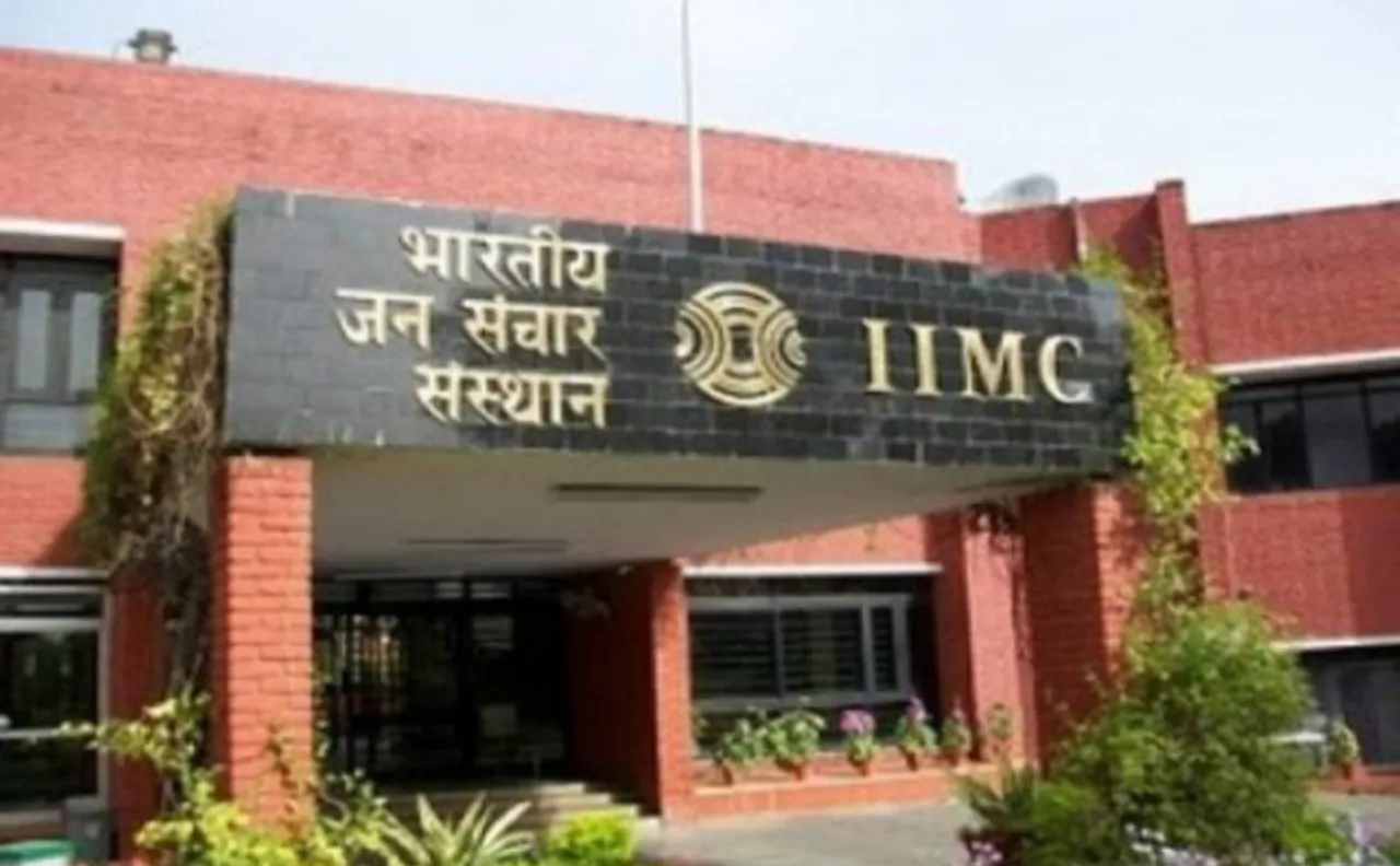 IIMC के शिक्षकों पर सीसीएस नियम लागू, सरकार के खिलाफ बयानबाजी पर लगेगी रोक