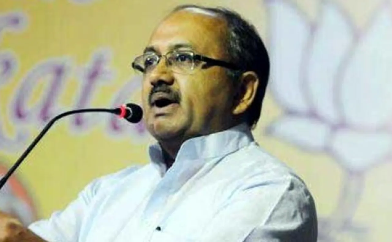 यूपी: 24 घंटे बाद बच्चों की मौत का जायजा लेने स्वास्थ्य मंत्री सिद्धार्थ नाथ सिंह गोरखपुर रवाना