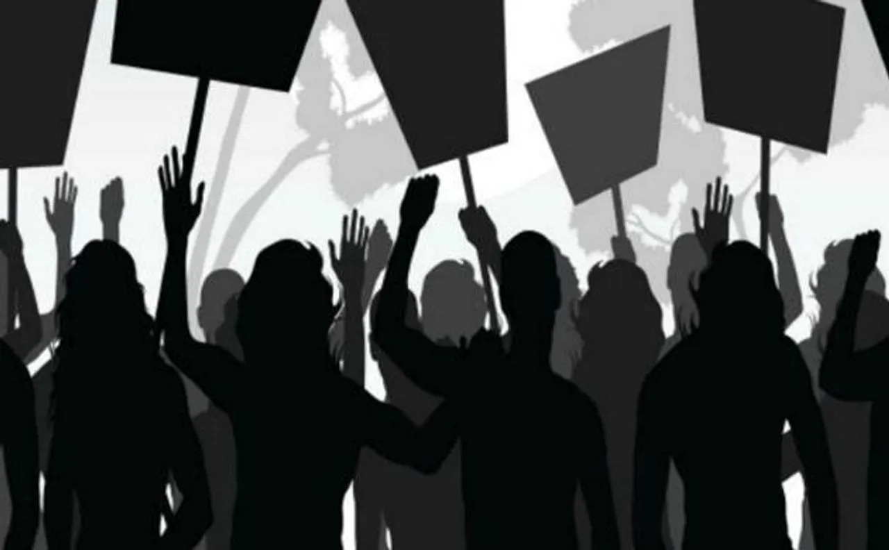 अमेरिका के वर्जीनिया में प्रदर्शन के दौरान भड़की हिंसा, लगाई आपातकाल