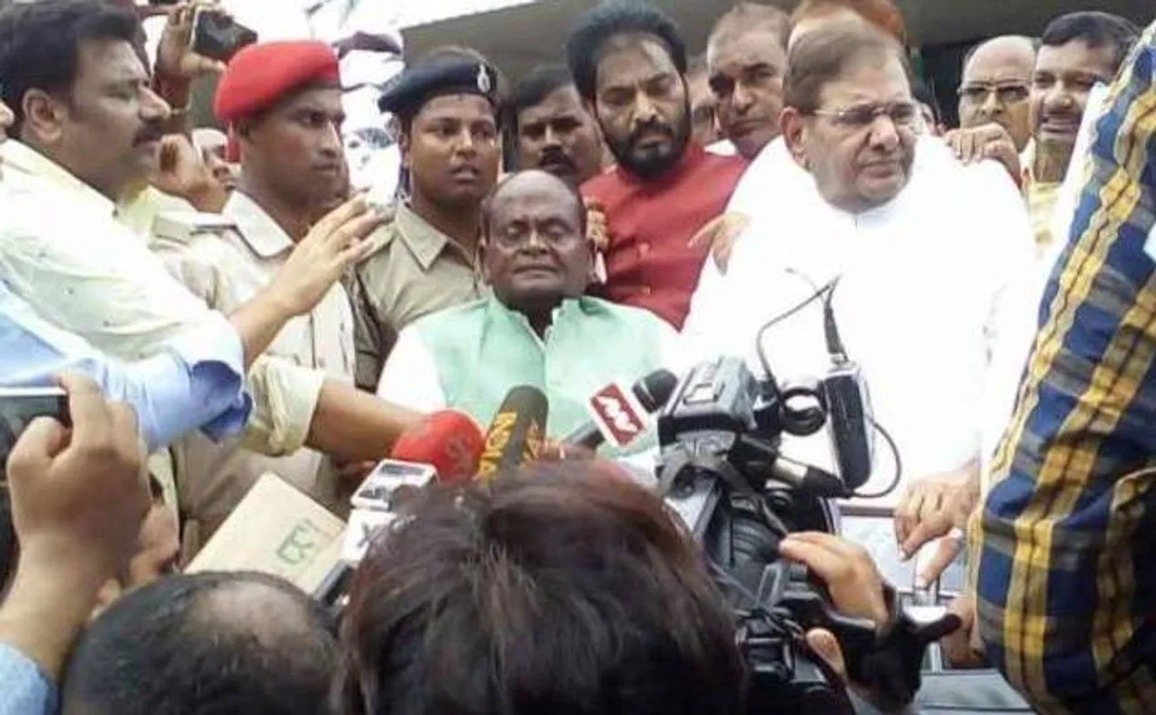 जेडीयू ने शरद यादव के करीबी रमई राम समेत 21 नेताओं को पार्टी से निकाला