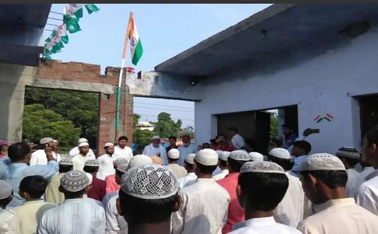 उत्तर प्रदेश: योगी सरकार के फरमान पर बरेली के मदरसे में फहरा तिरंगा