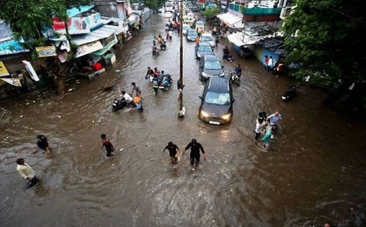 बेंगलूरू में 3 घंटे हुई भारी बारिश, टूटा 100 सालों का रिकॉर्ड