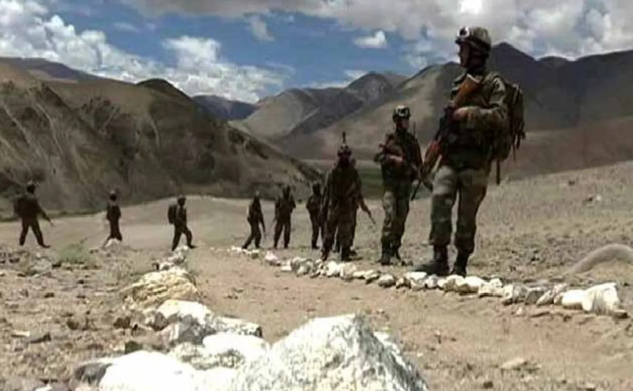 लद्दाख में चीनी सेना की घुसपैठ, भारतीय जवानों के रोकने पर करने लगे पत्थरबाजी