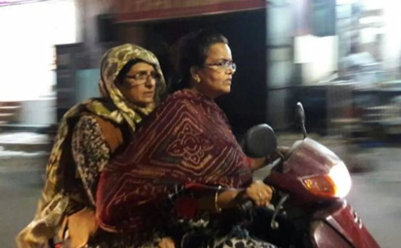 किरण बेदी चेहरा ढककर स्कूटी से निकलीं, बताया पुडुचेरी महिलाओं के लिए कितना है सुरक्षित