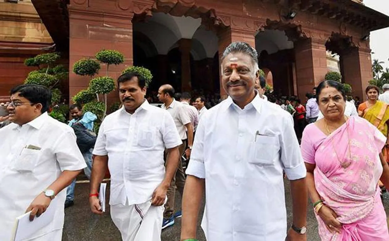 विलय के करीब पहुंचा AIADMK: पन्नीरसेल्वम को मिलेगी पार्टी की कमान, पलानीसामी चलाएंगे सरकार