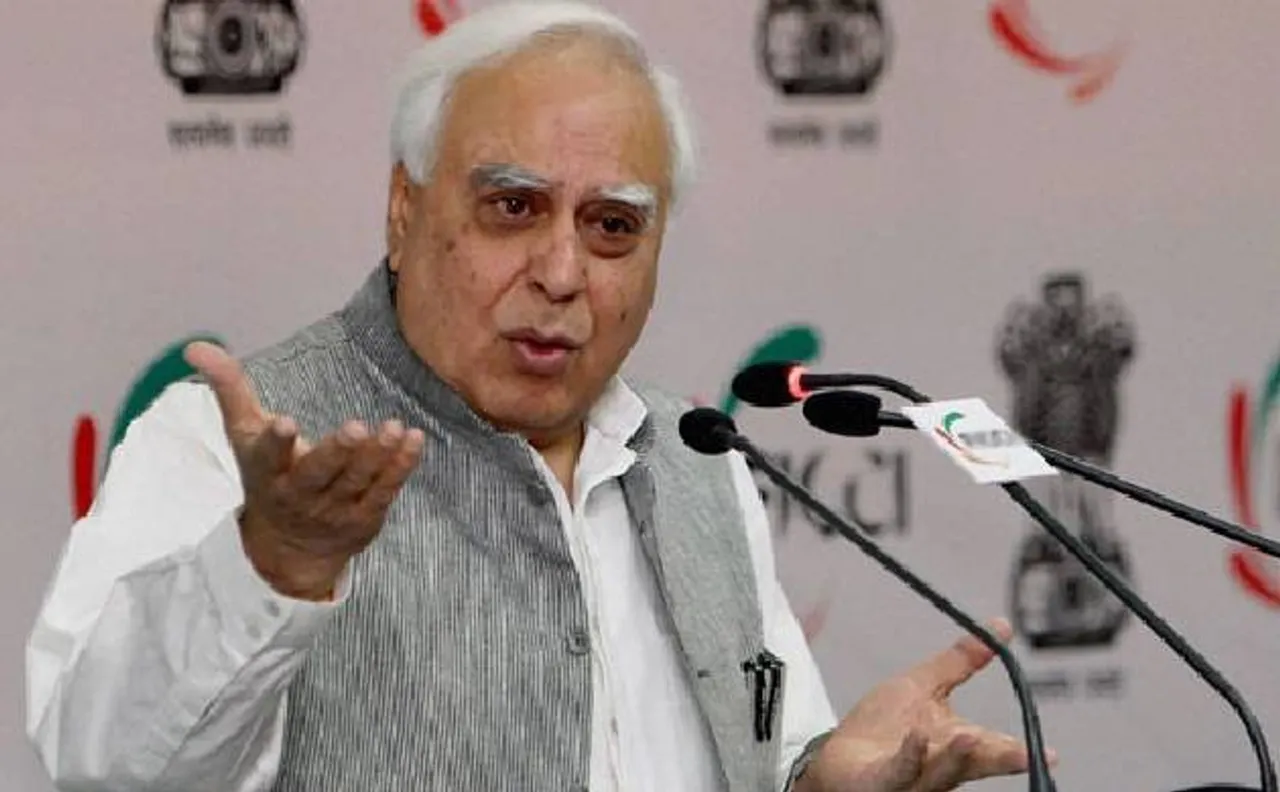 तीन तलाक: कभी हिंदू आस्था से जोड़कर कपिल सिब्बल ने किया था बचाव, आज कर रहे हैं तारीफ