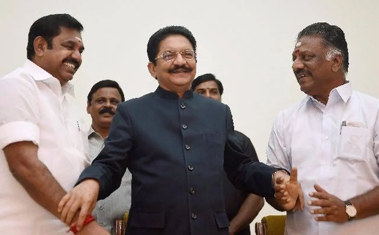 पन्नीरसेल्वम-पलानीसामी गुट के विलय के बाद AIADMK में विधायकों की बगावत, दिनाकरन गुट के 19 MLAs ने समर्थन लिया वापस