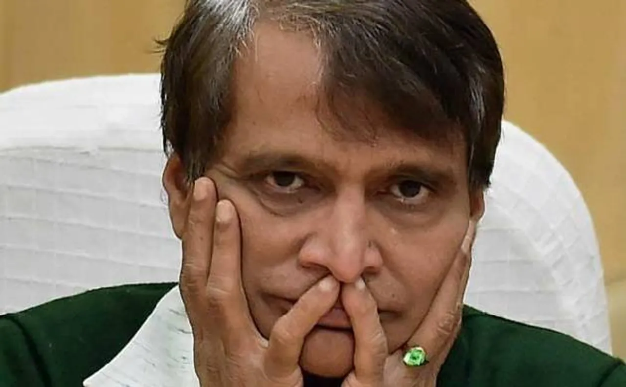 रेलमंत्री सुरेश प्रभु ने की इस्तीफे की पेशकश, PM बोले- इंतजार करें