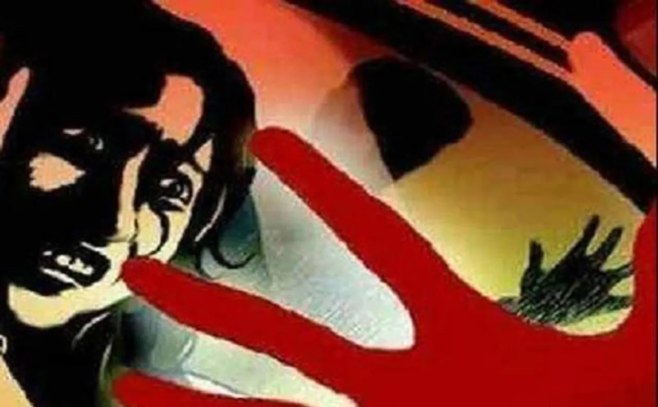 यूपी: लड़के ने लड़की पर किया तलवार से हमला, सरेआम काटा हाथ