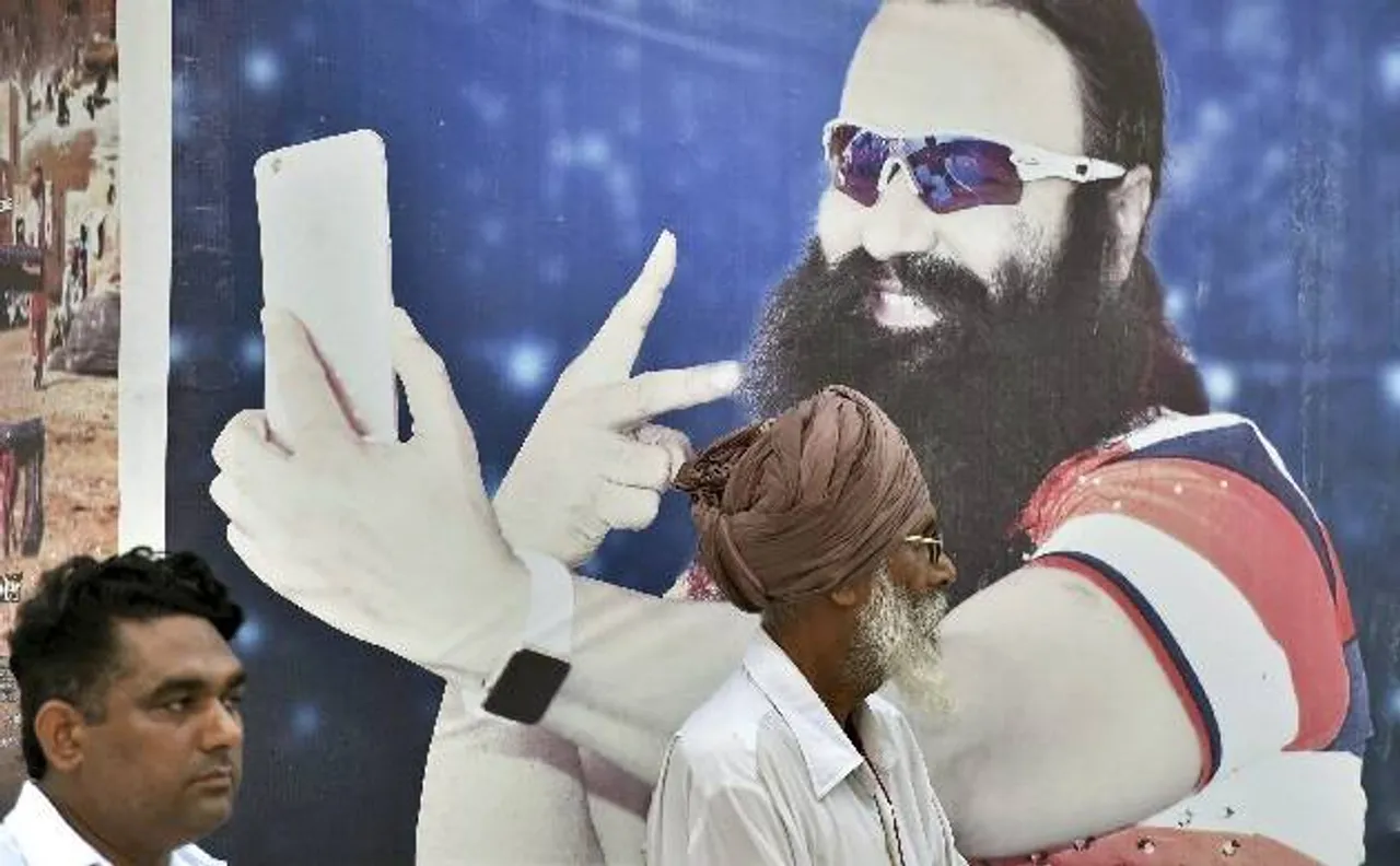 बालात्कार मामले में गुरमीत राम रहीम दोषी करार, गिरफ्तार