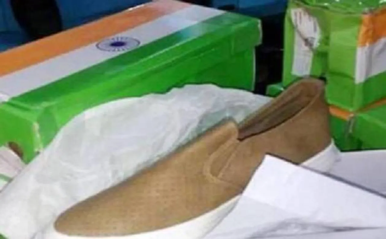 चीनी कंपनी ने दिखाई हिमाकत, जूतों के डिब्बों पर बनाया तिरंगा