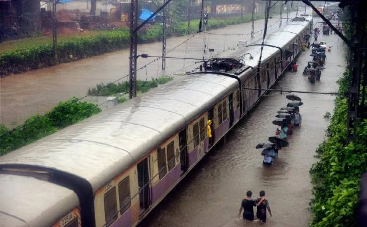 मुंबई बारिश: विक्रोली में इमारत ढही, एक की मौत, दो घायल