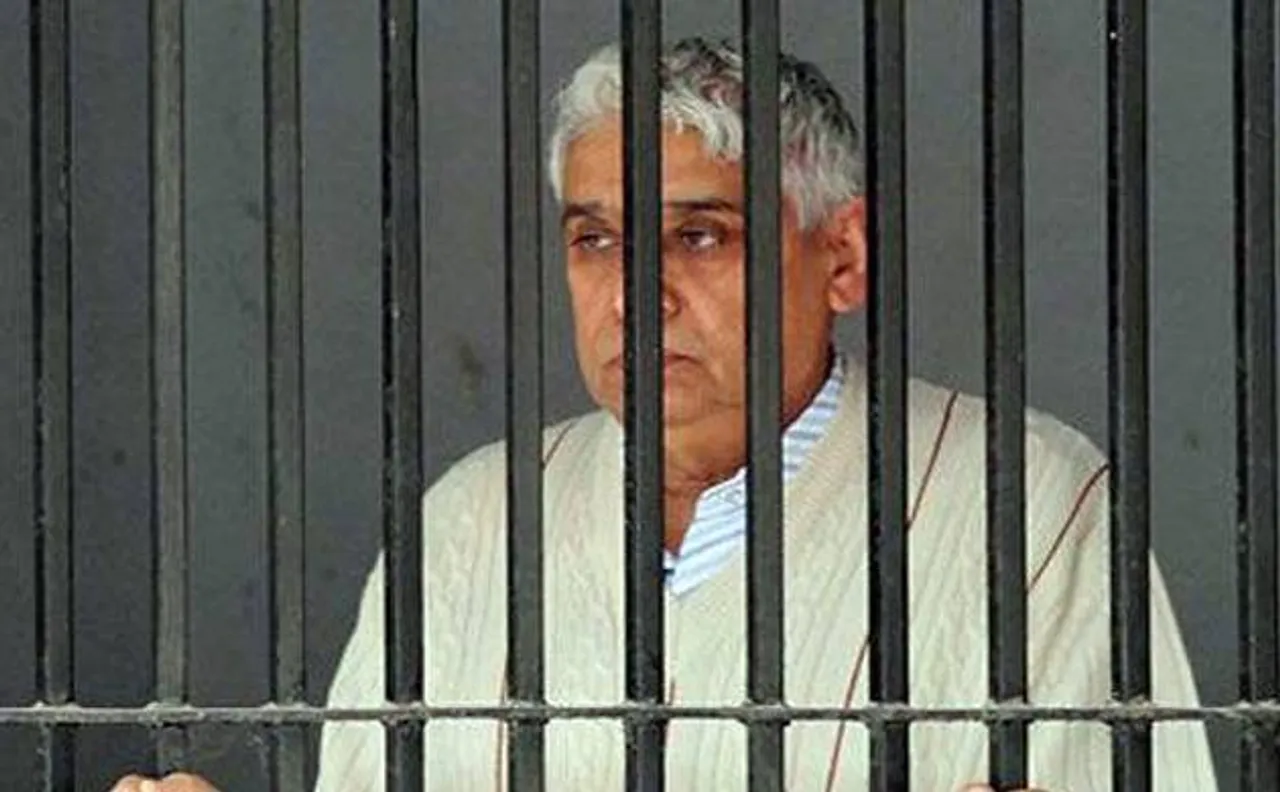 कोर्ट ने रामपाल को दो मामलों में किया बरी, फिलहाल जेल में ही रहेंगे