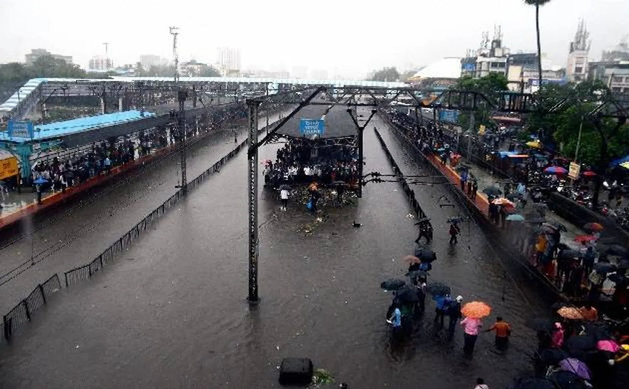 मुंबई में बारिश बनी आफत: अब तक 2 की मौत, मुश्किल भरे अगले 24 घंटे
