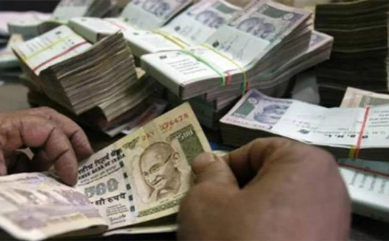 नोटबंदी: आरबीआई ने जारी किये आंकड़े, 99 % पुुराने नोट बैंकों में वापस