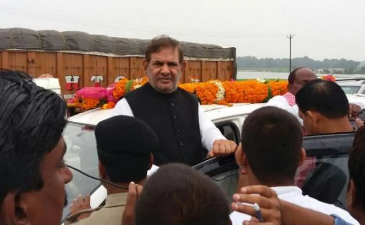 नीतीश के खिलाफ लड़ाई में शरद यादव को झटका, चुनाव आयोग ने जेडीयू चुनाव चिह्न पर दावे को किया खारिज