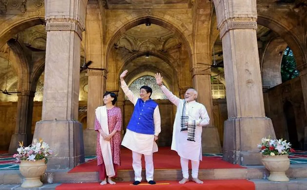 जापान के पीएम शिंज़ो आबे और पीएम मोदी ने सिदी सैय्यद मस्जिद का किया दीदार
