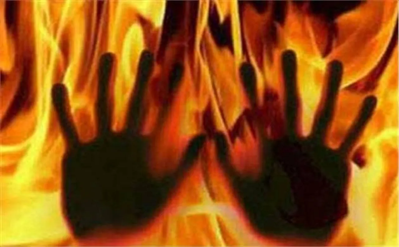यूपी: 5वीं की छात्रा से बलात्कार के बाद मिट्टी का तेल डालकर लगा दी आग, मौत