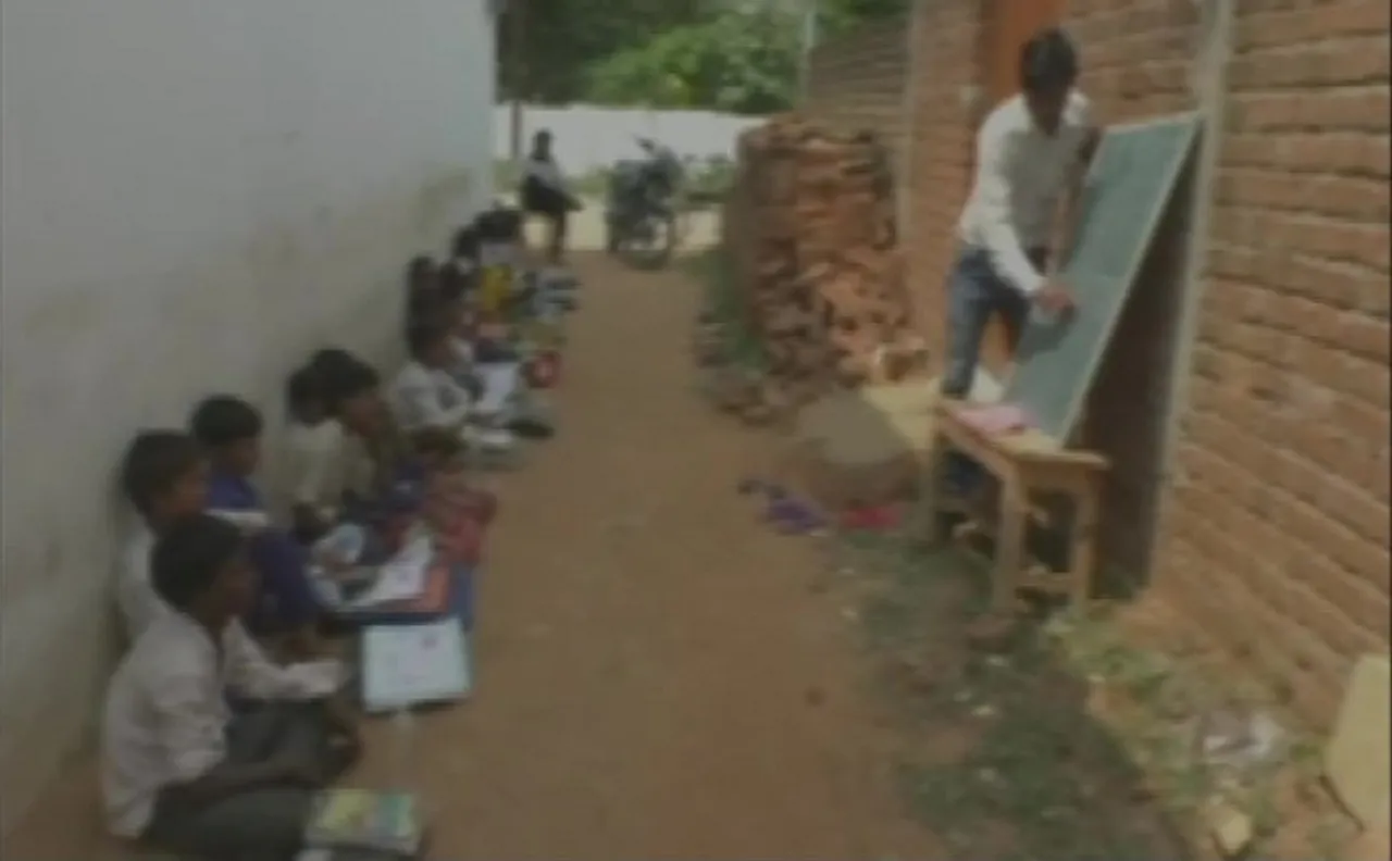 तस्वीरों में देखें, कैसे मध्य प्रदेश में 'सर्व शिक्षा अभियान' हुई हवा हवाई
