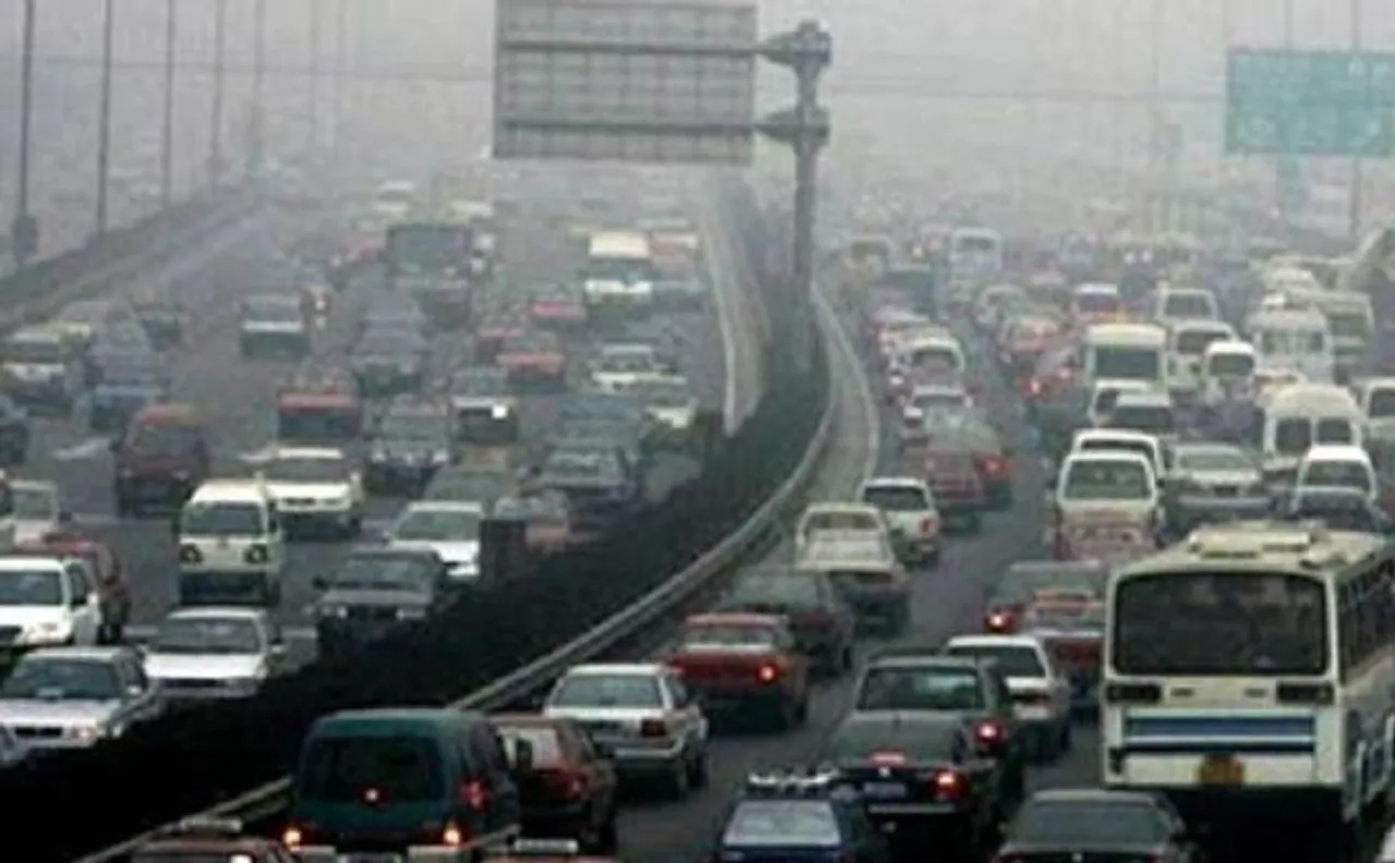 दिल्ली: 10 साल से ज्यादा पुरानी कारों पर NGT सख्त, लगी रहेगी रोक