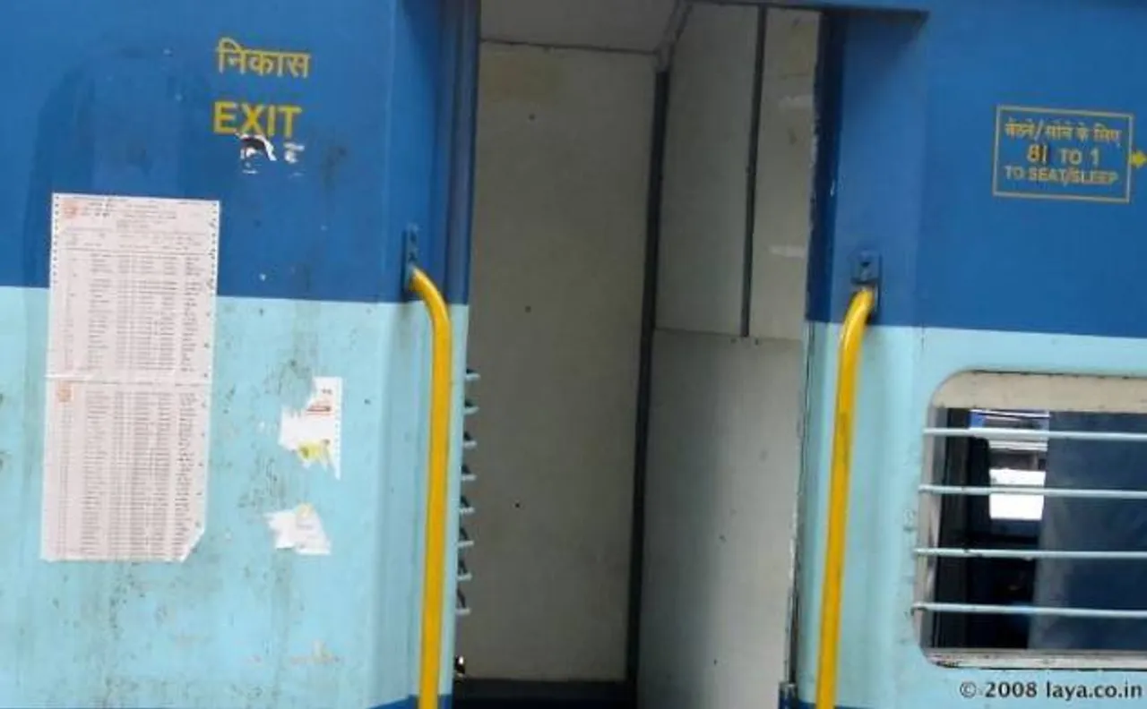 IRCTC: ट्रेनों में नहीं लगेंगे रिजर्वेशन चार्ट, ऐसे जाने अपना PNR स्टेटस