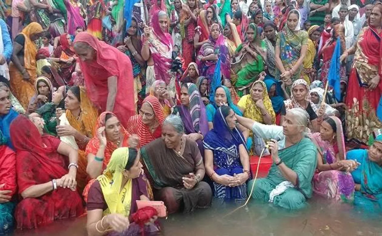 मध्य प्रदेश: नर्मदा घाटी के हर गांव में सन्नाटा, हर चेहरे पर मायूसी