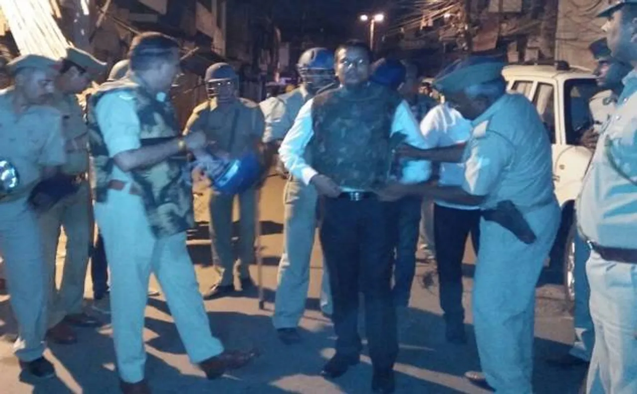 यूपी: आगरा में पार्किंग को लेकर हुआ विवाद, दो पक्षों के बीच जमकर पथराव