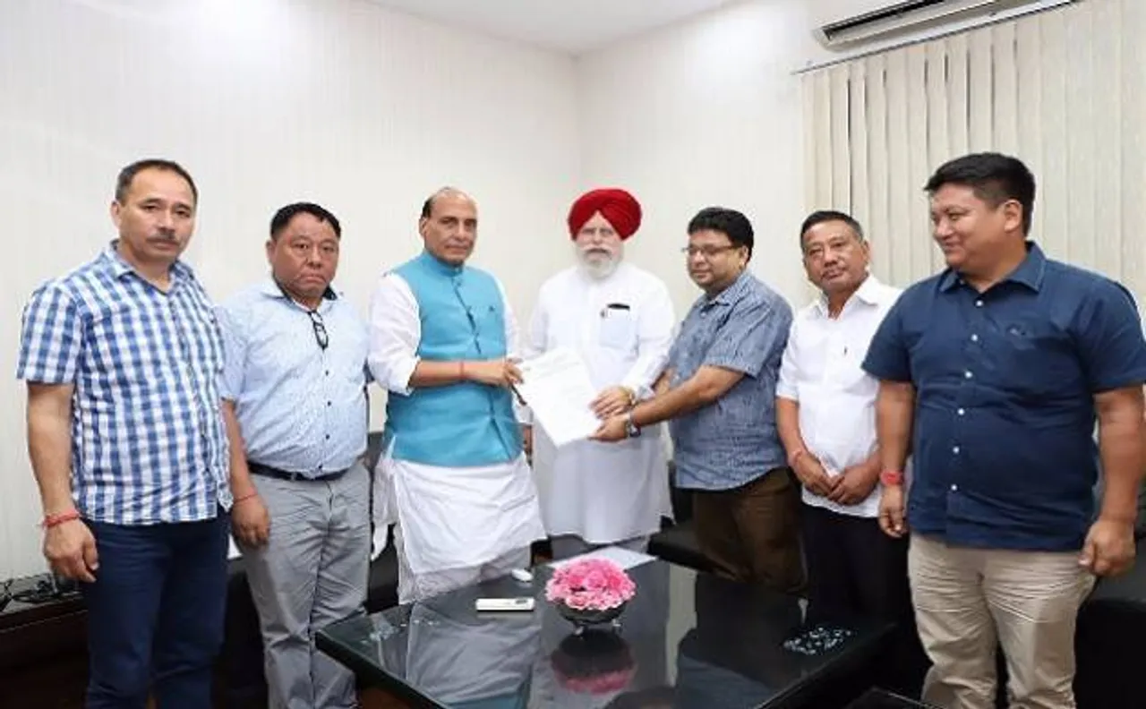 गोरखालैंड की मांग को लेकर जन मुक्ति मोर्चा ने राजनाथ सिंह से की मुलाक़ात