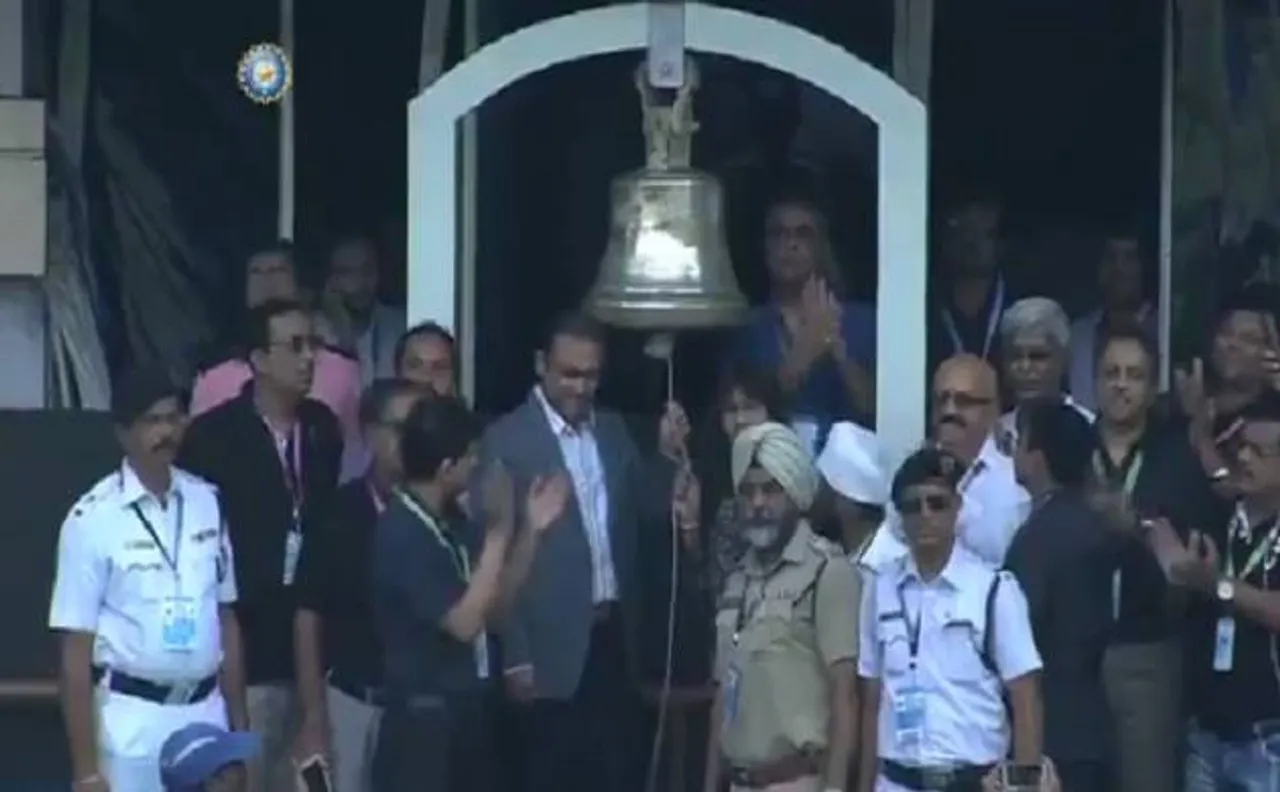 Ind Vs Aus: सहवाग और झूलन ने ईडन गार्डन्स में मैच शुरू होने से पहले बजाई घंटी, देखें वीडियो