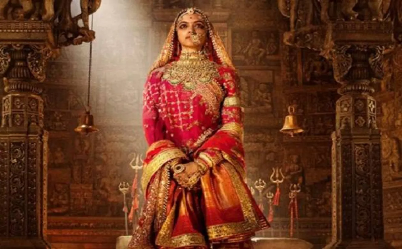 #FIRSTLOOK: रानी 'पद्मावती' ने दी दस्तक, दीपिका पादुकोण का लुक देख दंग रह जाएंगे