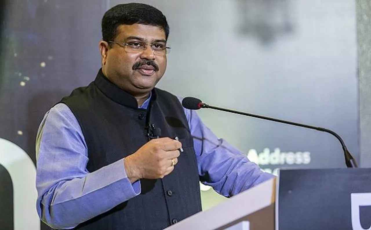 अब घर बैठे मिलेगा पेट्रोल-डीजल, धर्मेंद्र प्रधान ने ट्वीट कर दी जानकारी
